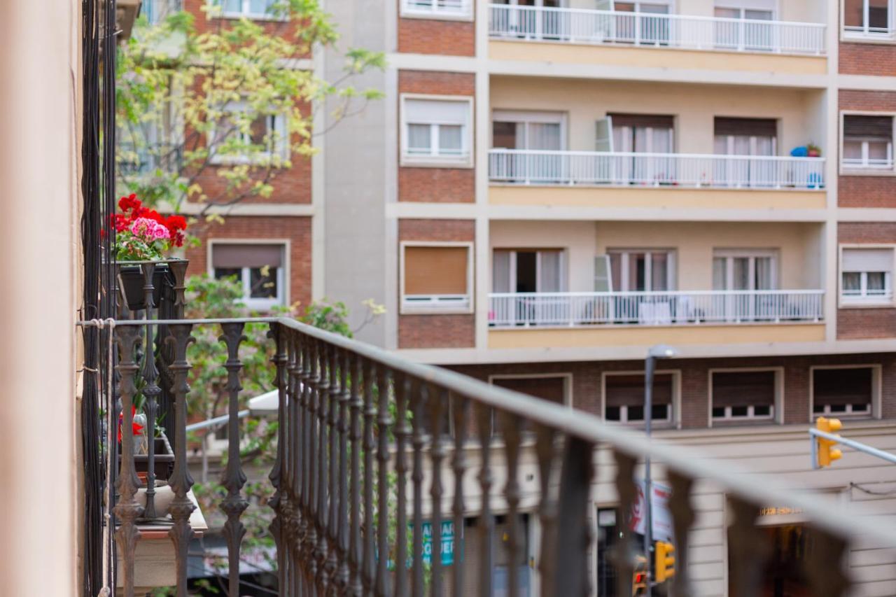 Aparteasy - Turo Park With Lovely Balcony บาร์เซโลนา ภายนอก รูปภาพ