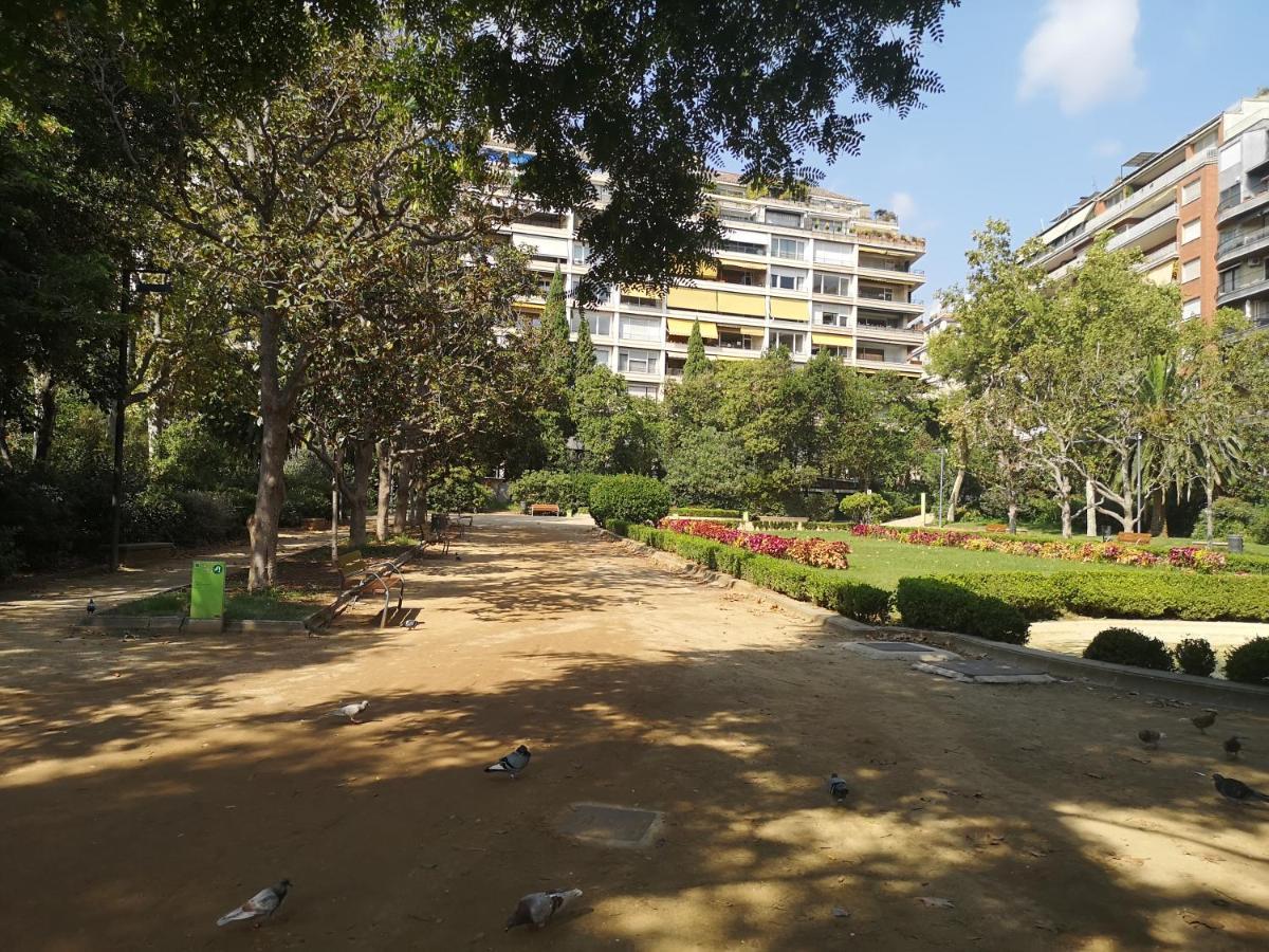 Aparteasy - Turo Park With Lovely Balcony บาร์เซโลนา ภายนอก รูปภาพ